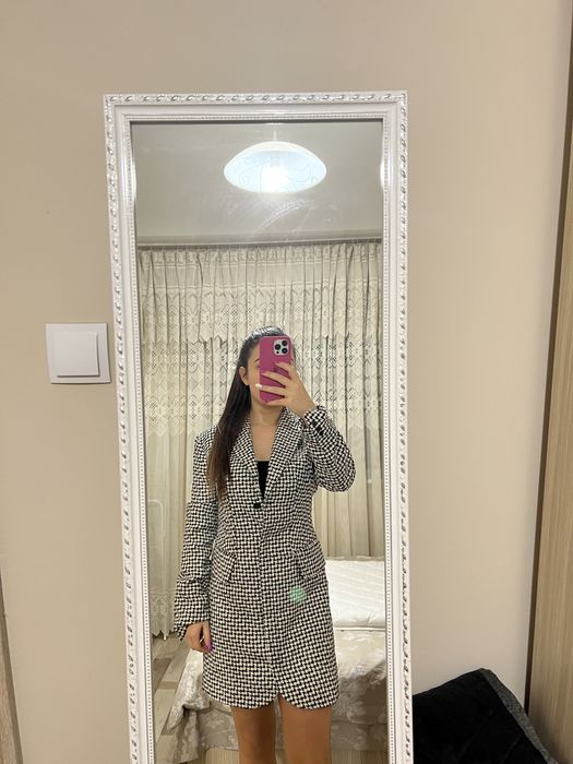 Рокля на Valentino, zara