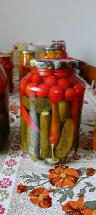 Продам соленые помидоры черри.