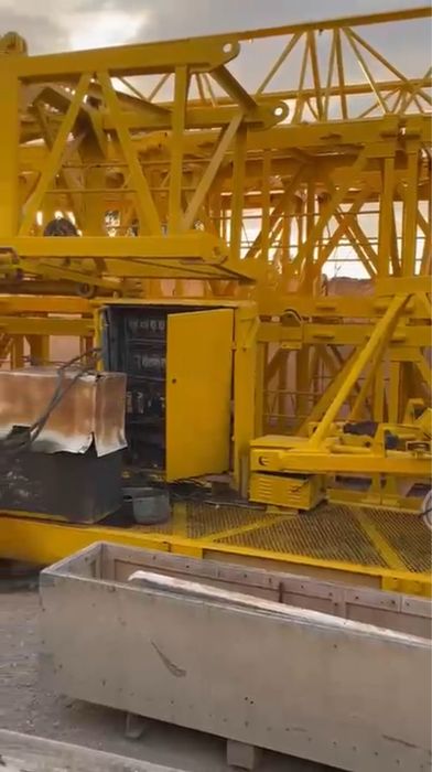 Башенный кран QTZ63