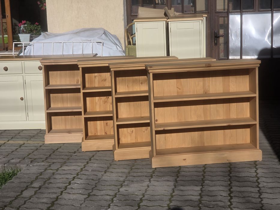 Двукрилен гардероб с плъзгащи се врати