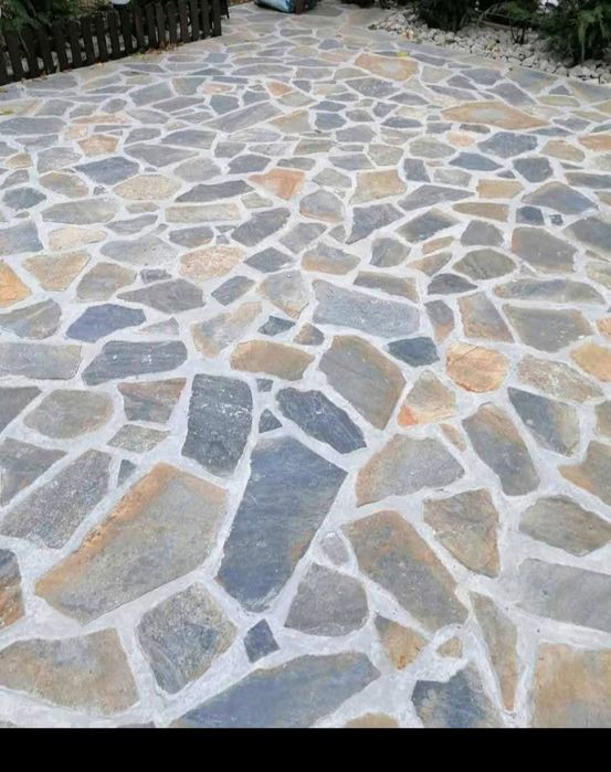 Piatra naturală cubică