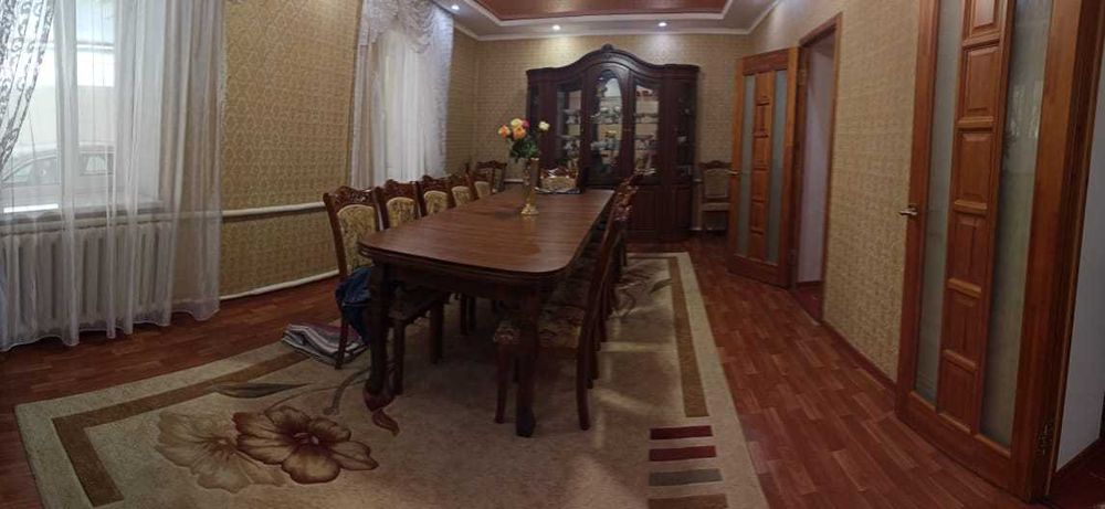 Дом в центре города(золотой квадрат), рядом с озером Зербулак