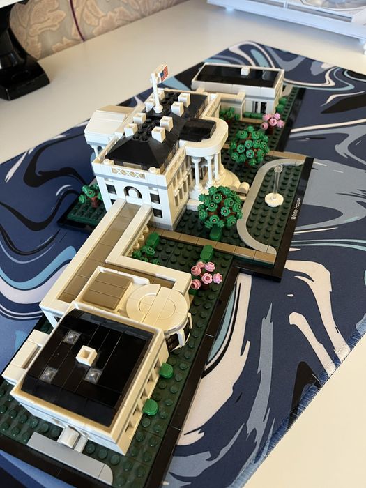LEGO   White House (оригинал) 1500 деталей