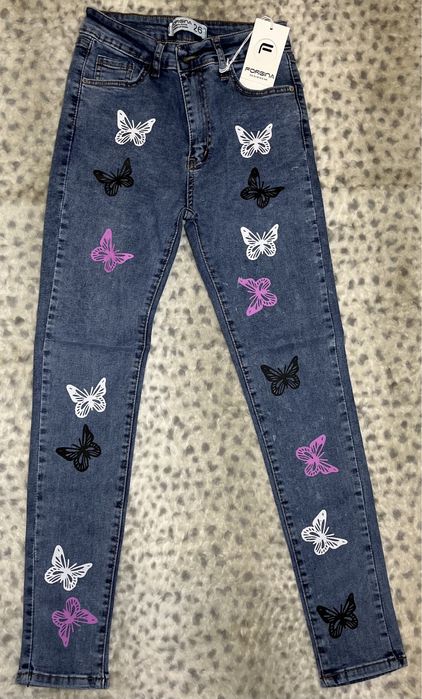 Дамски дънки с пеперуди