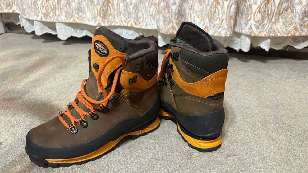 Bocanci vanatoare Meindl Island MFS ACTIVE ROCK- MARCA GERMANIA