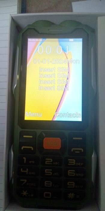 Мобилен телефон Yeemi Q9 с 4 SIM карти За възрастни хора, лов, риболов