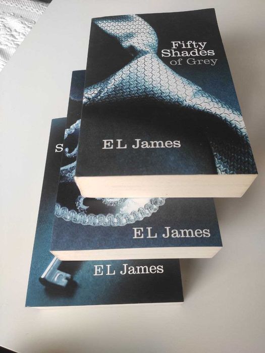 Books Fifty Shades of Grey trilogy Книги Петдесет нюанса сиво