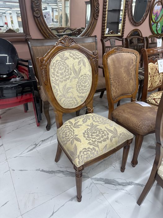 Стулья из качественного дерева