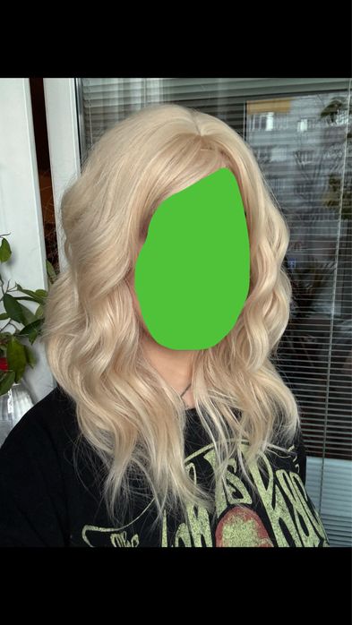 Peruca cu breton blond platinat termorezistenta