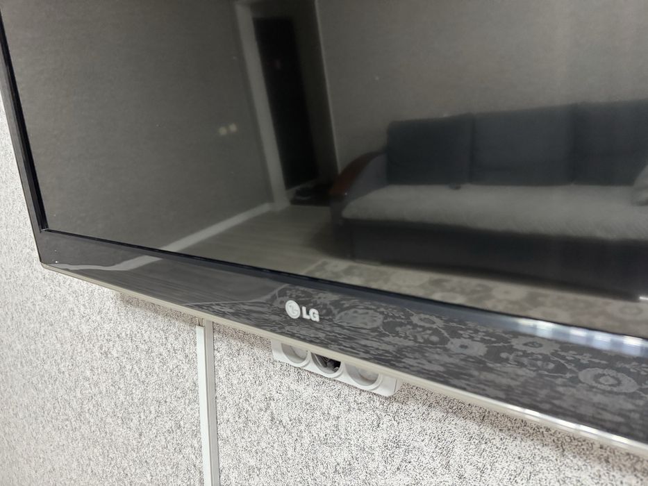 Телевизор LG в черном цвете