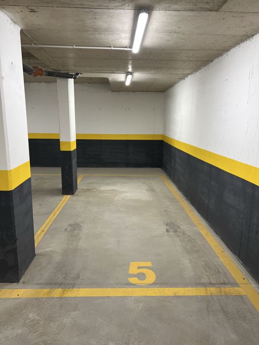 Дава се под наем Гараж / Паркомясто в София, Кръстова вада - 18 кв.м за 102 € - Снимка #1