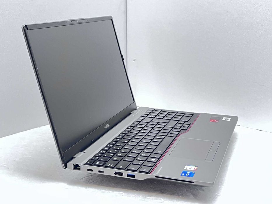 Реновиран лаптоп Fujitsu LIFEBOOK U7511 i5-1135G7 16GB 510GB