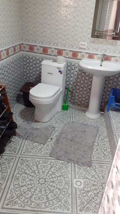 Собственник: срочно продаётся ховли в центре города ул.узбекистанская.