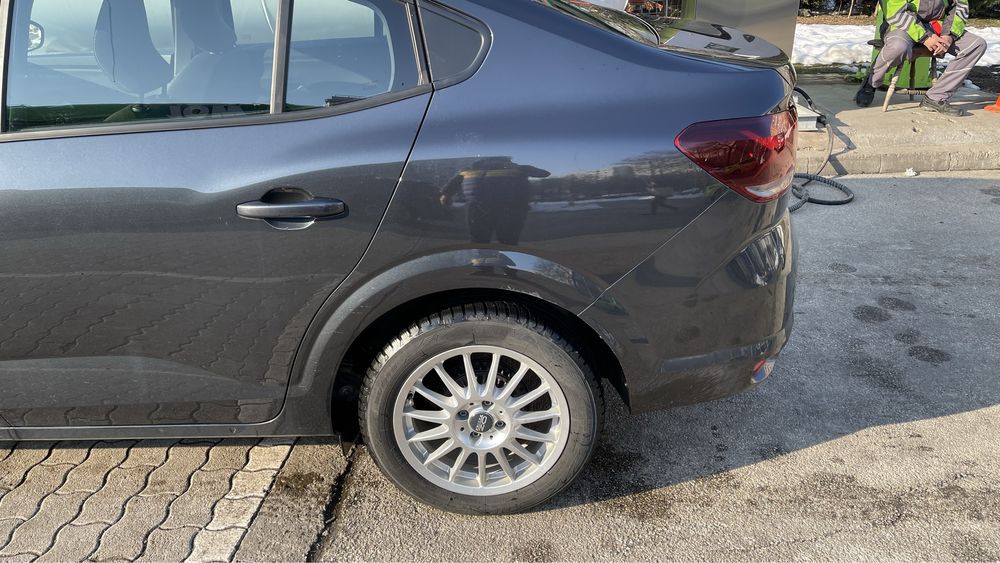 Vand jenti cu cauciucuri de iarna pentru Dacia Logan