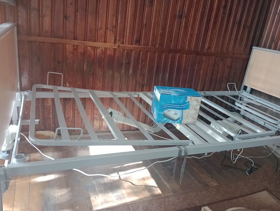 Продавам  легло за лежащо болен  с механизъм за вдигане на глава,  кра