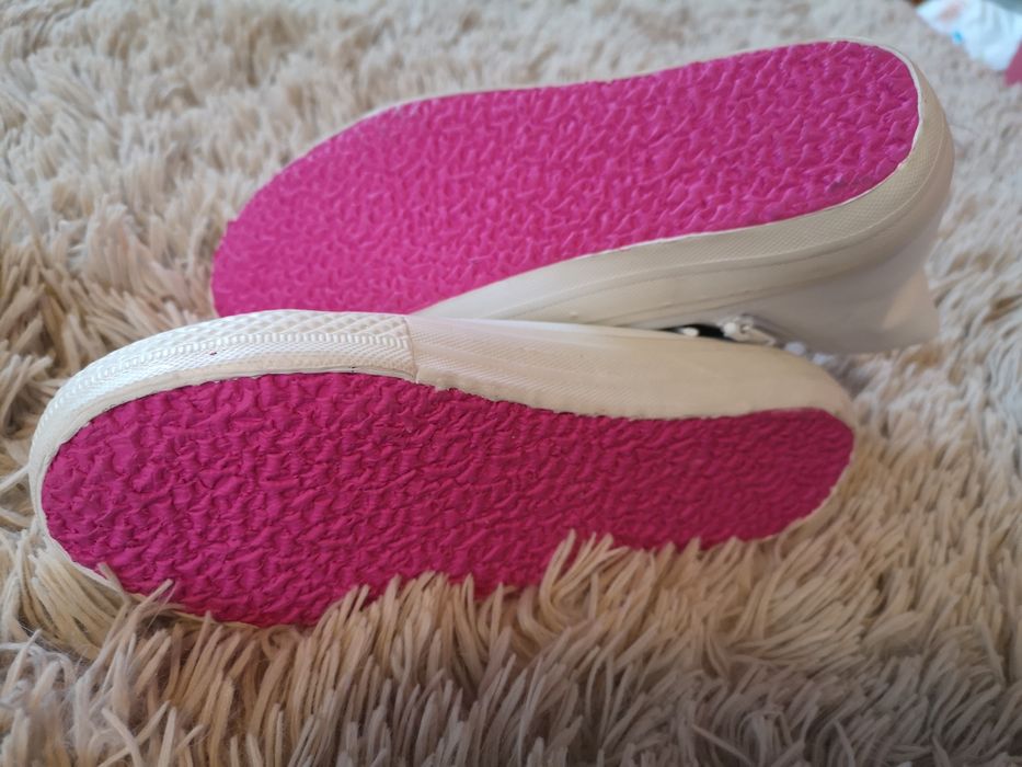 Бели полуботи с връзки