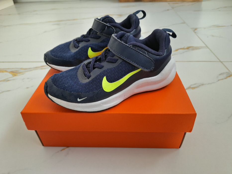 Маратонки Nike revolution 7