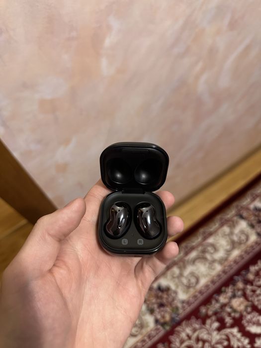 Galaxy buds live