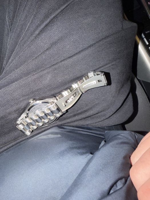 Lotus часовник нов