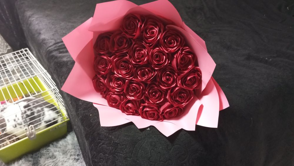 Розы из атласных лент