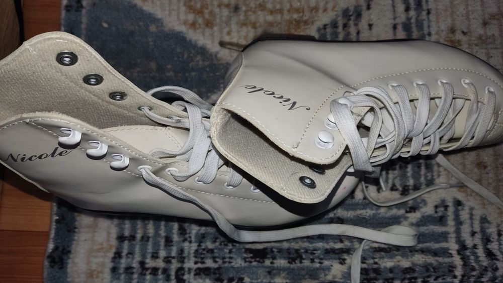 Коньки фирменные Nicol