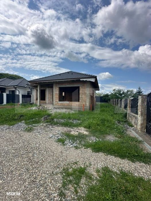 Casa  pe un nivel | 3 dormitoare | Stadiu de rosu | Toate utilitatile