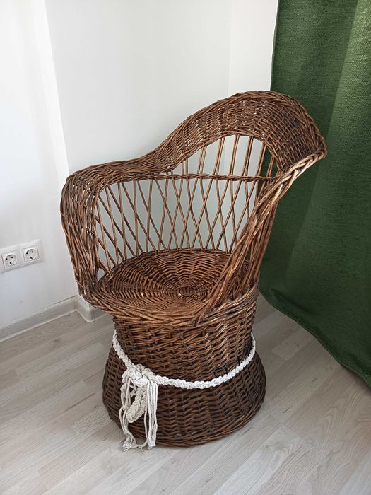 Scaun impletit din rachita