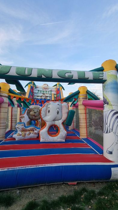 Надуваем батут Атракцион