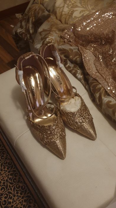 Нови луксозни обувки ,медно златисти ,златисти и брокатени.