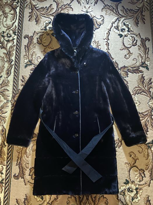 Продаю новую мутоновую шубу с  воротником из натуральной норки