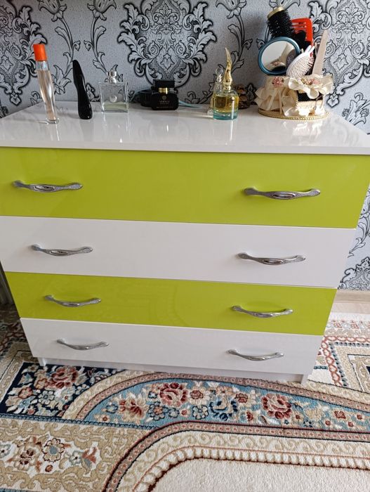 Bolalar Shkaf va kalebeli sotiladi