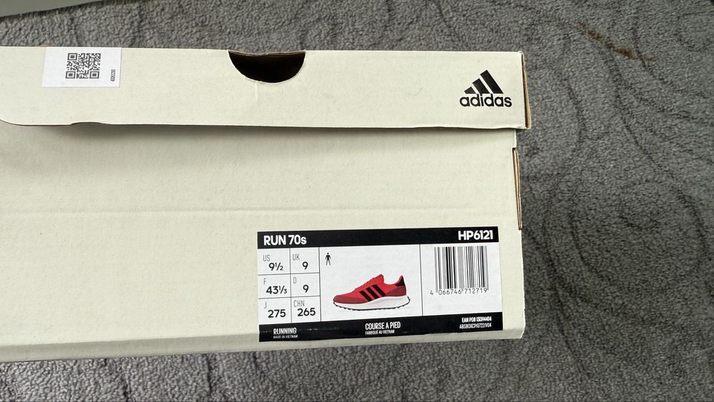 Кроссовки адидас