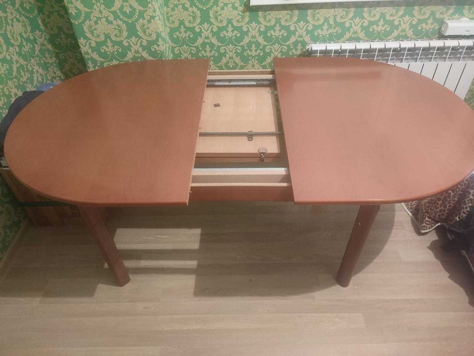 Стол гостинный румынский