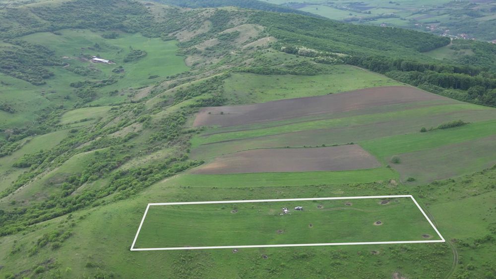 Teren 11.600 mp lângă Gherla – panoramă superbă, apă și curent în apropiere, LEA 20 kV și post trafo