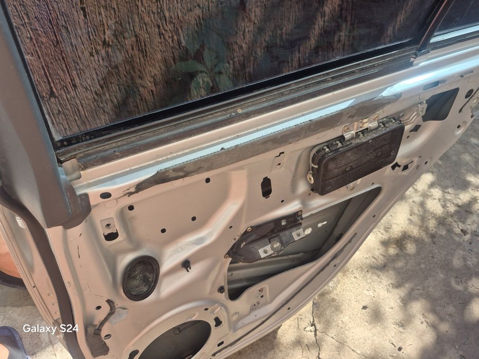 Задние двери Mercedes S211 универсал