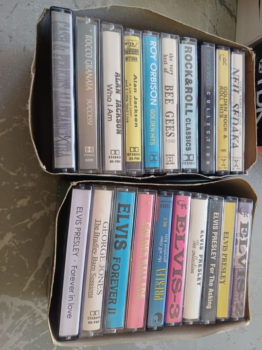 Стари музикални касетки