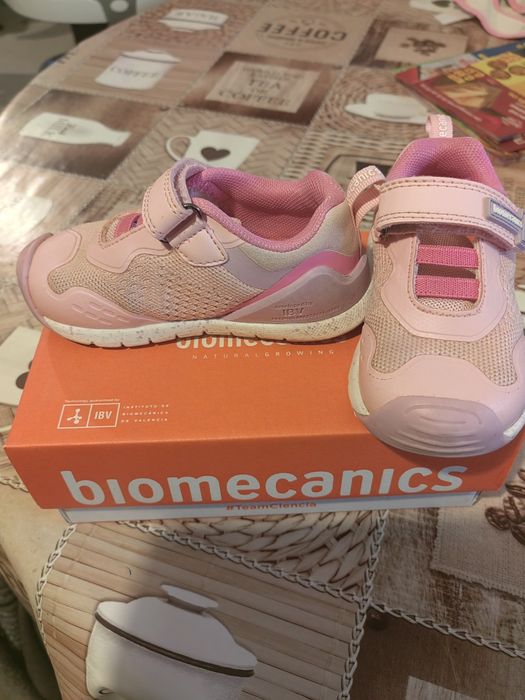 Маратонки biomecanics 23