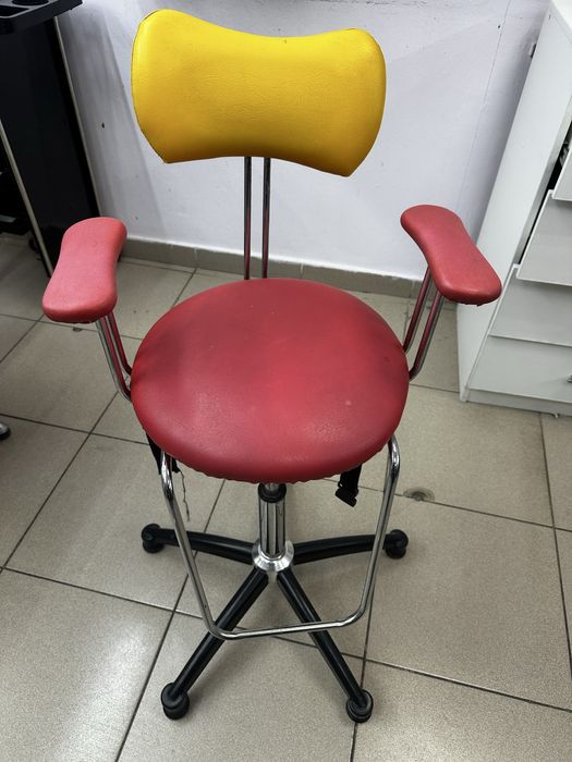Срочно продам стульчик для салона