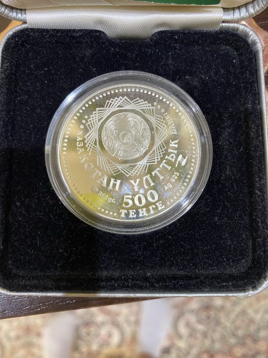 Монета серебряная