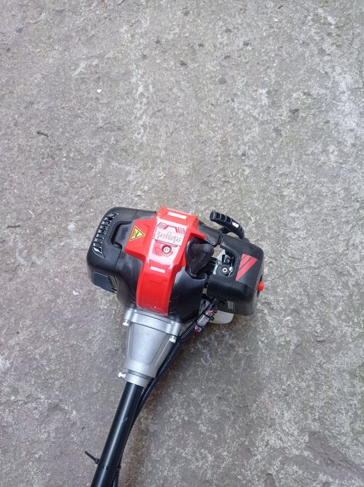 Бензинов тример за косене на трева 36куб