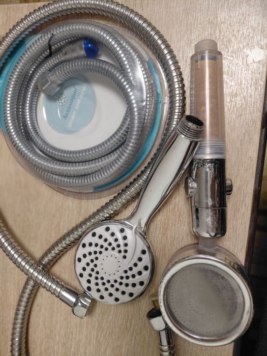 Душевые шланги,лейки,счётчик воды дёшево