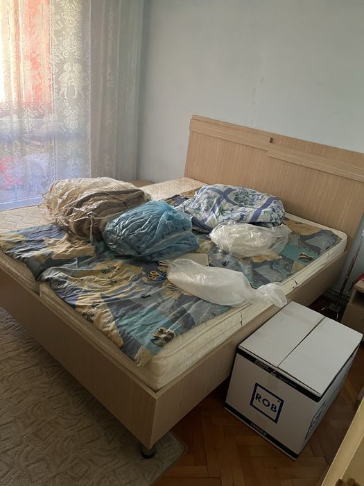 Mobila dormitor pat, dulap, noptiere