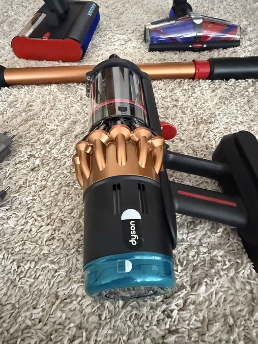 Dyson v16  piston Animal Submarine nou 2016