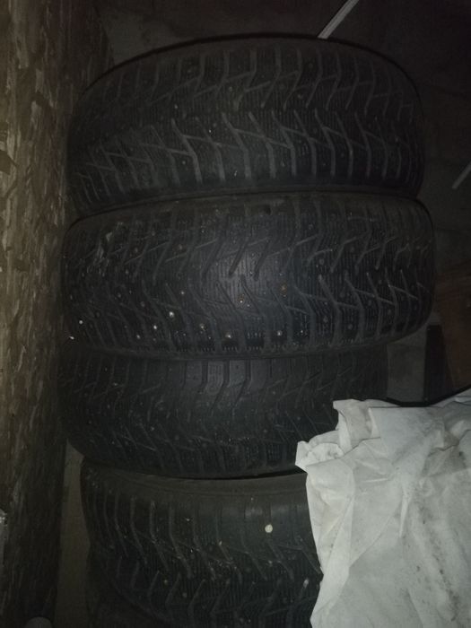 Зимние шины R18 с шипами