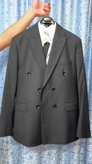 Черный костюм тройка