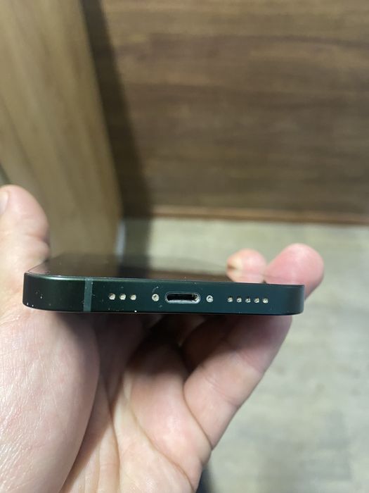 Продам айфон 13