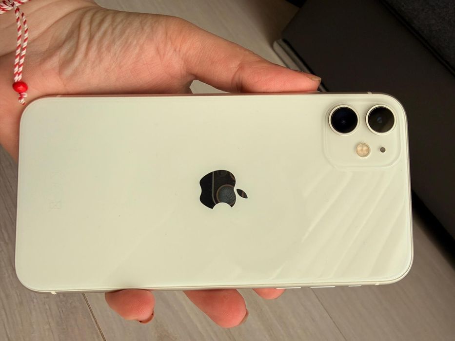 Vand Iphone 11, 128 GB (75% baterie)