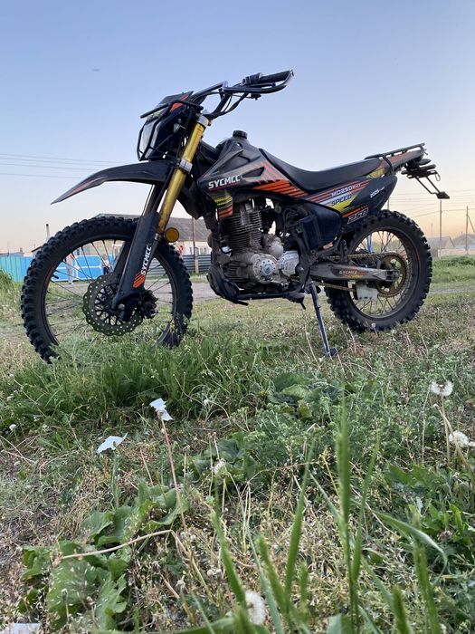 Продам мотоцикл Эндуро 250 кубов