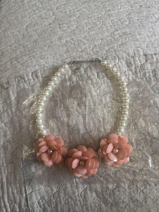 Colier elegant perle cu flori
