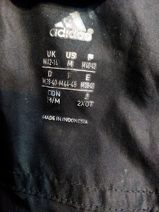 Оригинално дамско яке Adidas – черно, размер M/L